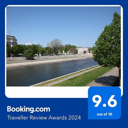 65 Square Meters Designer Apartment In Heart Of City - River View ! Park For Free Ni المظهر الخارجي الصورة