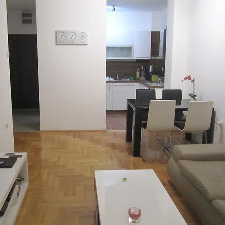 65 Square Meters Designer Apartment In Heart Of City - River View ! Park For Free Ni المظهر الخارجي الصورة