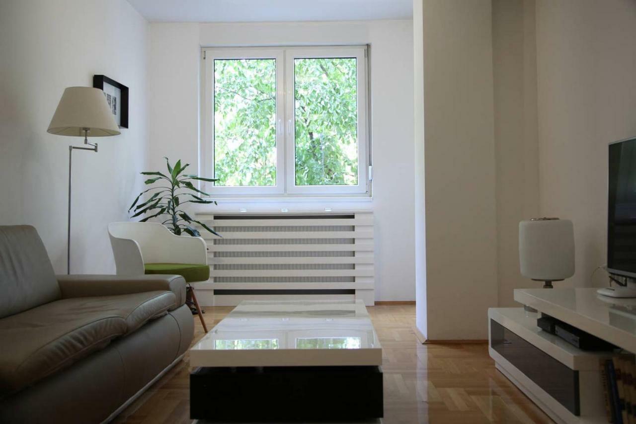 65 Square Meters Designer Apartment In Heart Of City - River View ! Park For Free Ni المظهر الخارجي الصورة