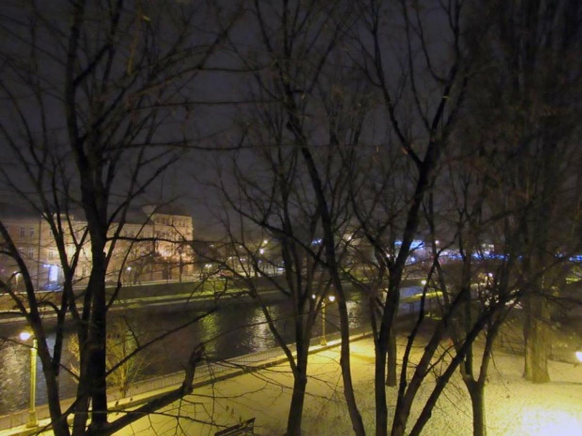 65 Square Meters Designer Apartment In Heart Of City - River View ! Park For Free Ni المظهر الخارجي الصورة