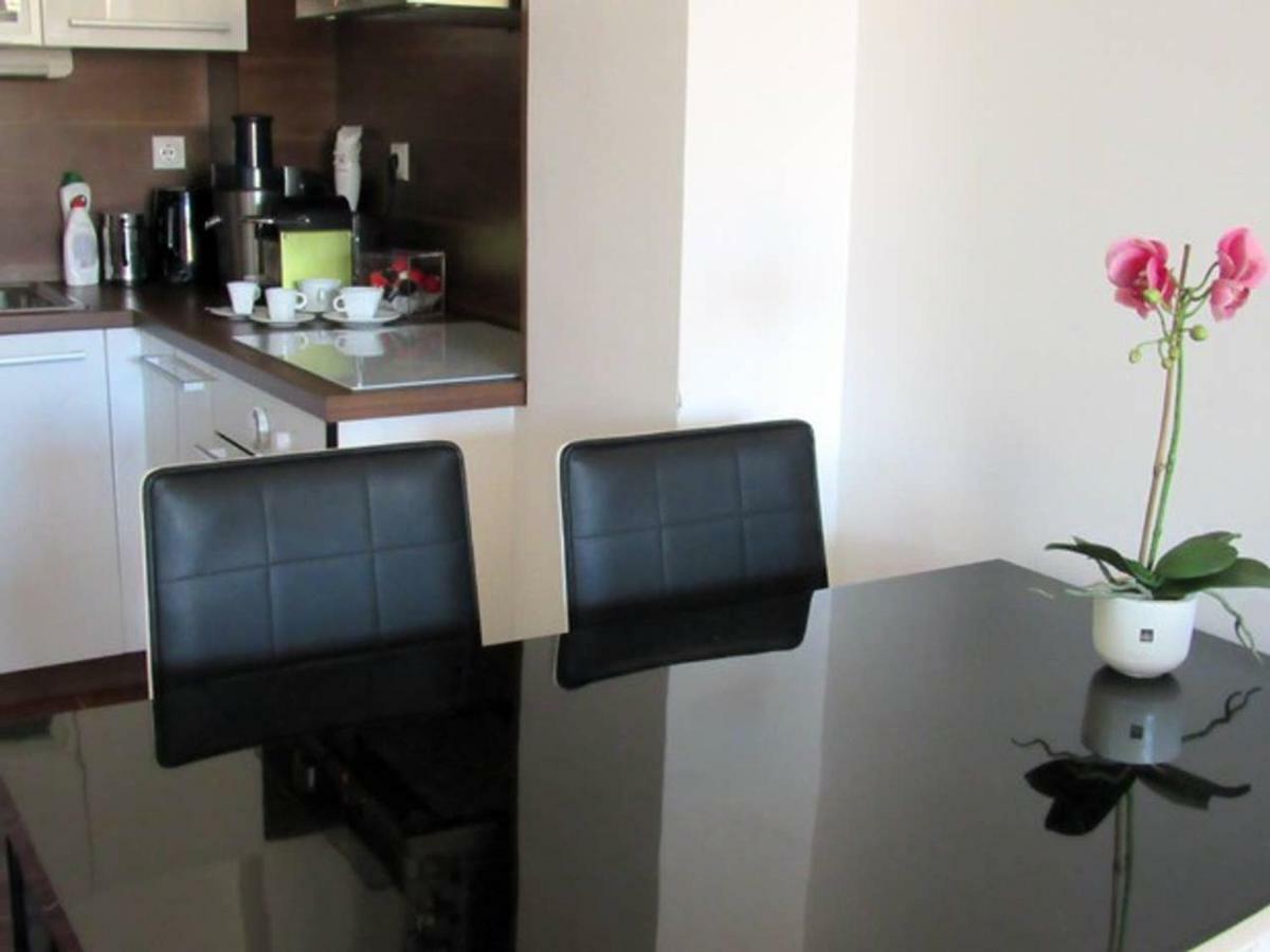 65 Square Meters Designer Apartment In Heart Of City - River View ! Park For Free Ni المظهر الخارجي الصورة