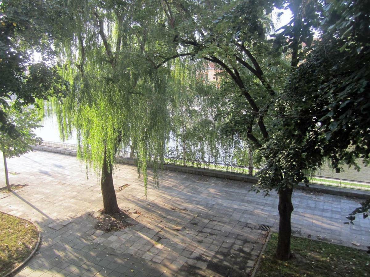 65 Square Meters Designer Apartment In Heart Of City - River View ! Park For Free Ni المظهر الخارجي الصورة