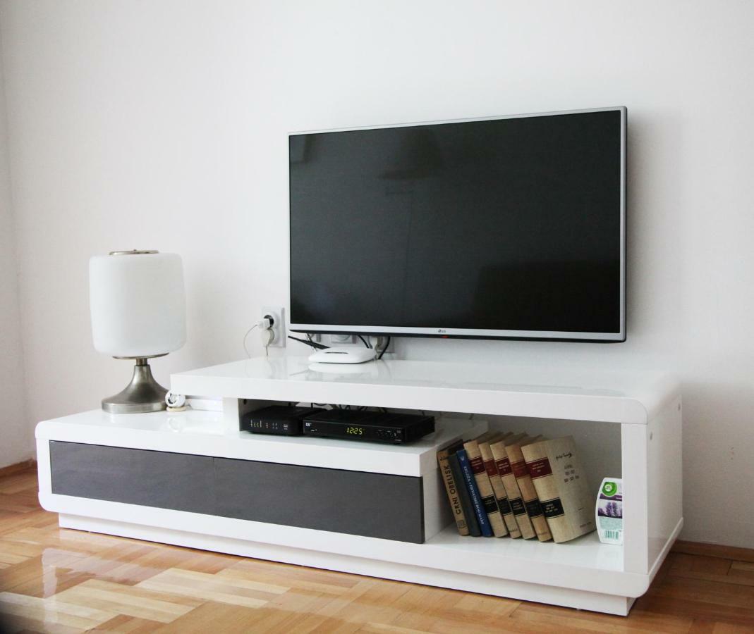 65 Square Meters Designer Apartment In Heart Of City - River View ! Park For Free Ni المظهر الخارجي الصورة